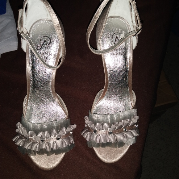 Nice heels - Picture 6 of 6